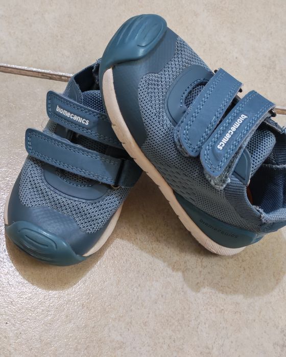 Adidași Biomecanics nr 25