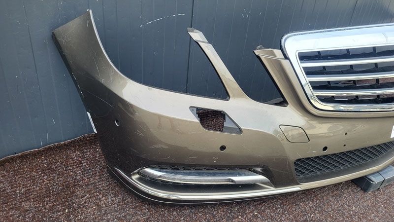 Mercedes E-class W212 2010/2014 grila Bara fata BF684