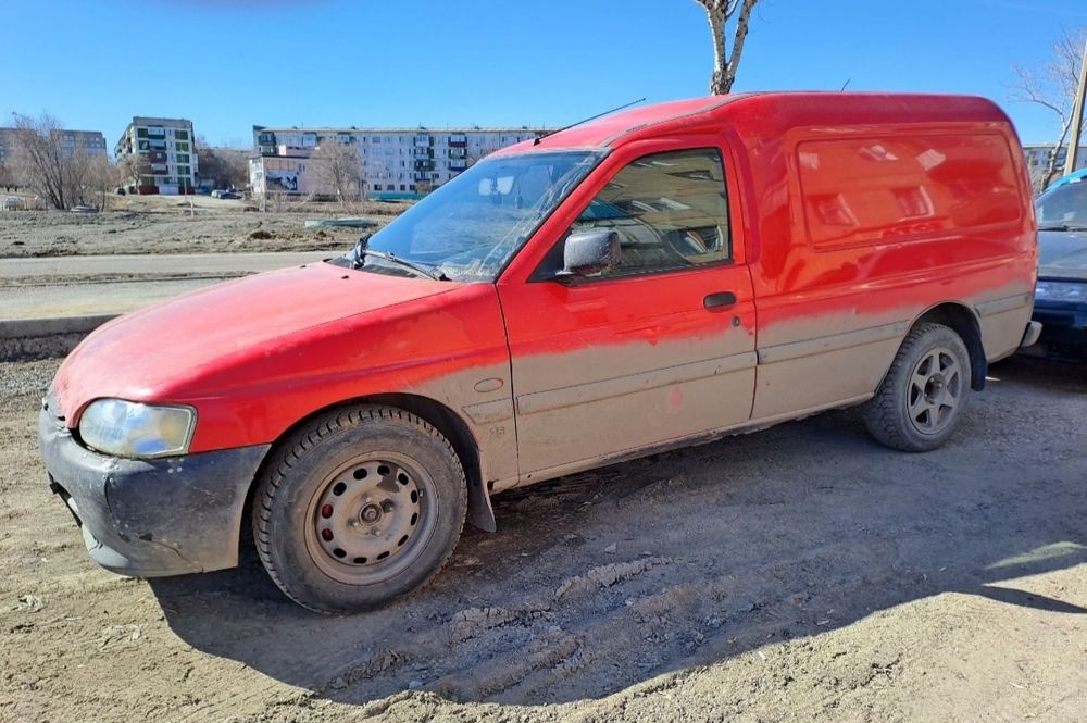 Продам машину  форд