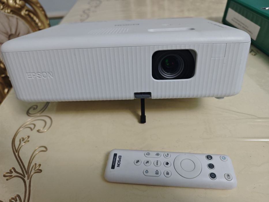 Проектор Epson CO-W01
