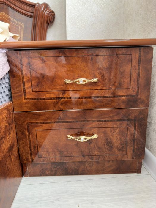 диван 2 местный, шифоньер, 2 комод, зеркало