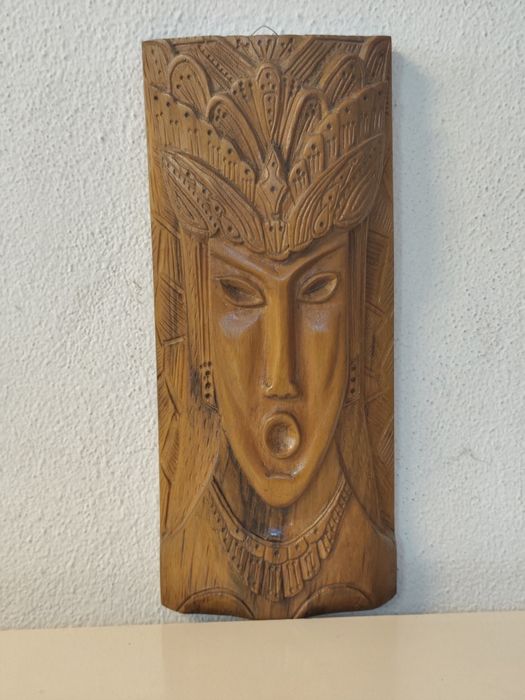 Винтидж ръчно резбовано дървено пано – женска маска, етно стил