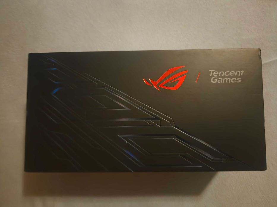 Vand Asus ROG Phone 2 cutie originala