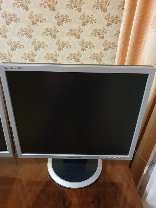 Мониторы компьютерные Samsung 3 шт.