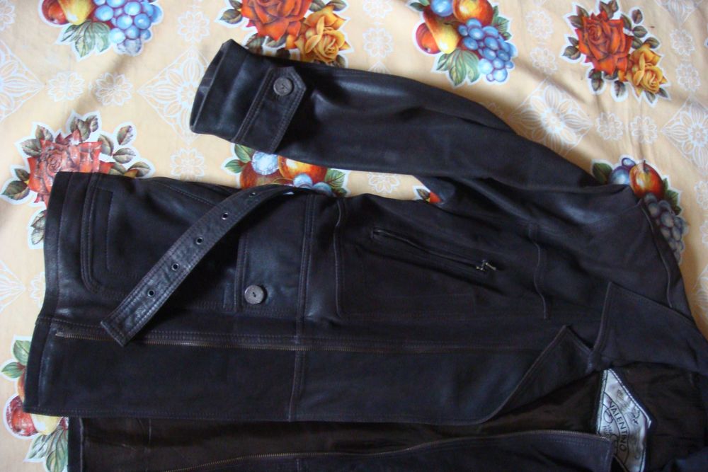 Valentino  ( куртка кожаная , 52 - 54 )