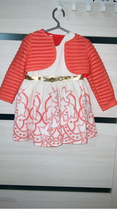 Платье нарядное в отличном качестве