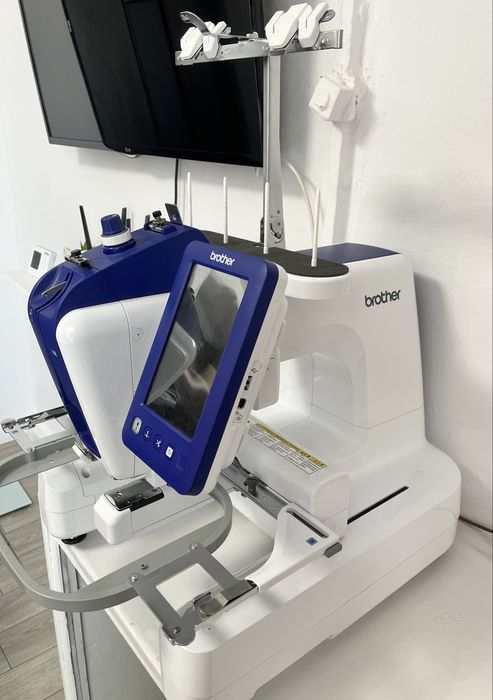 Mașină de brodat Brother VR – ca nouă, doar 24h folosită + accesorii