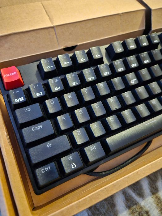 Механична клавиатура Hexgears GK705, hot swappable, cherry red