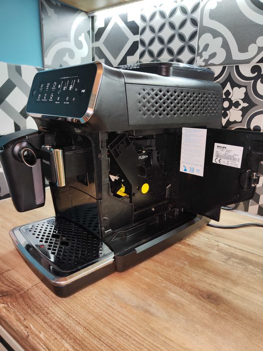 Гаранционен! Кафеавтомат Philips EP3241/50 LatteGo + подарък