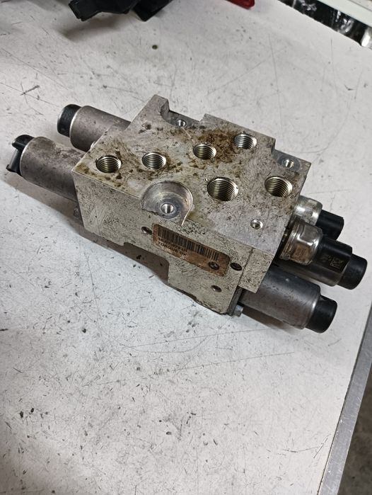 Bloc Valve Suspensie Pneumatica Bmw X5 Ii (E70) [ 2006 - 2013 ] Oem 6