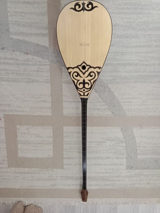 Продам домбра с чехлом