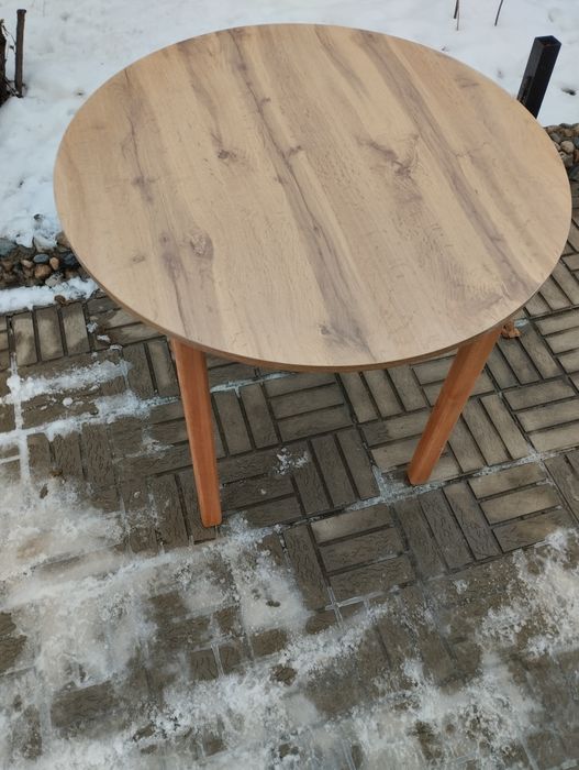 продам стол круглый.