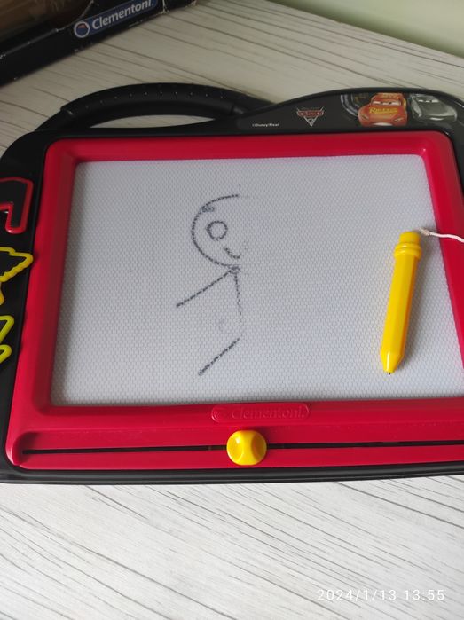 Куфарче с магнитни букви и цифри + магнитна дъска за рисуване