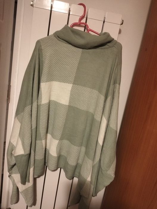 Pulover dama pe gat Mango