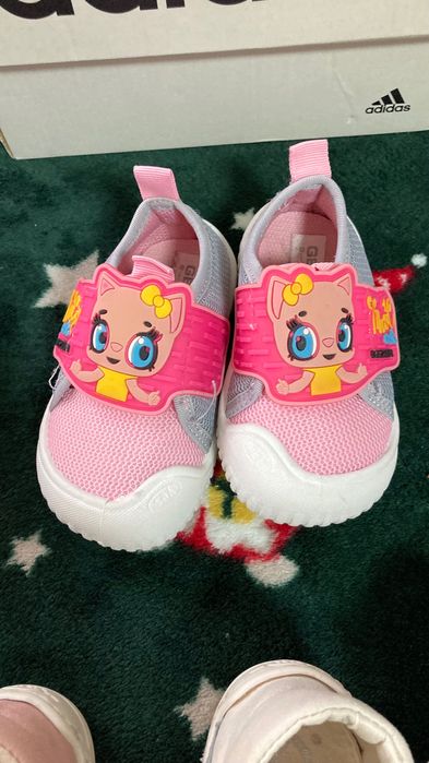 Лот бебешки обувки.