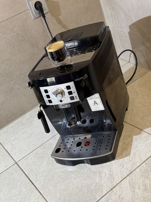 Кафемашина кафеавтомат DeLonghi Magnifica S