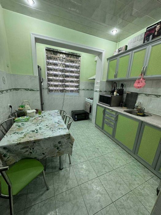 Продам 3-х комнатную.Юнусабад-4 квартал.Билюр ресторан. 3/3/4