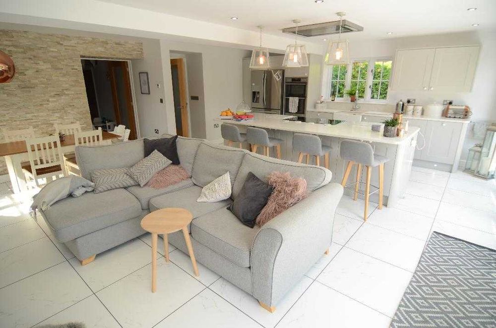 Arhitect 20+ ani experiență. Proiecte chiar realizate.