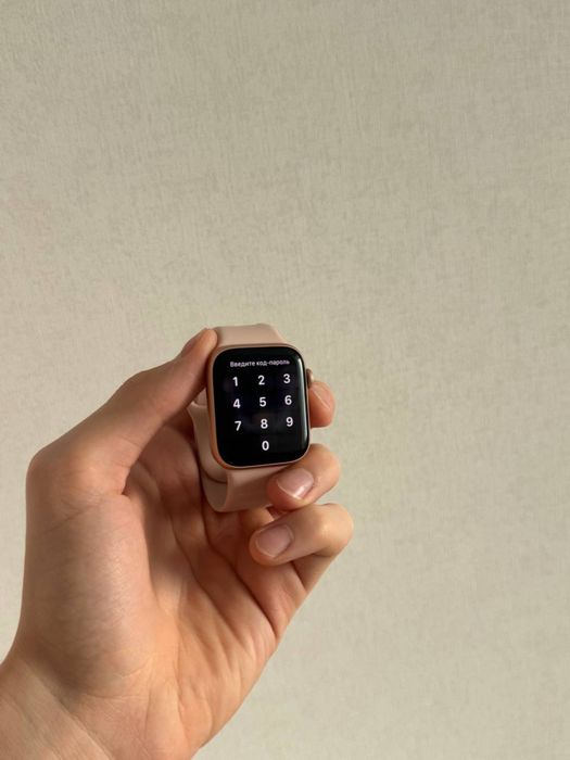 Apple watch SE в цвете Rose gold