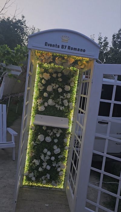 Oglindă magică+guestbook, platforma 360, fum greu, baloane cu fum,artificii reci, tort shot-uri/ cabina londoneza+audiobook/etilotest/ manechine