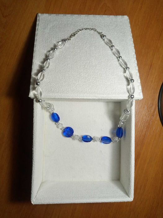 Шикарное ожерелье  с  шкатулкой.Цена 50тыс за все