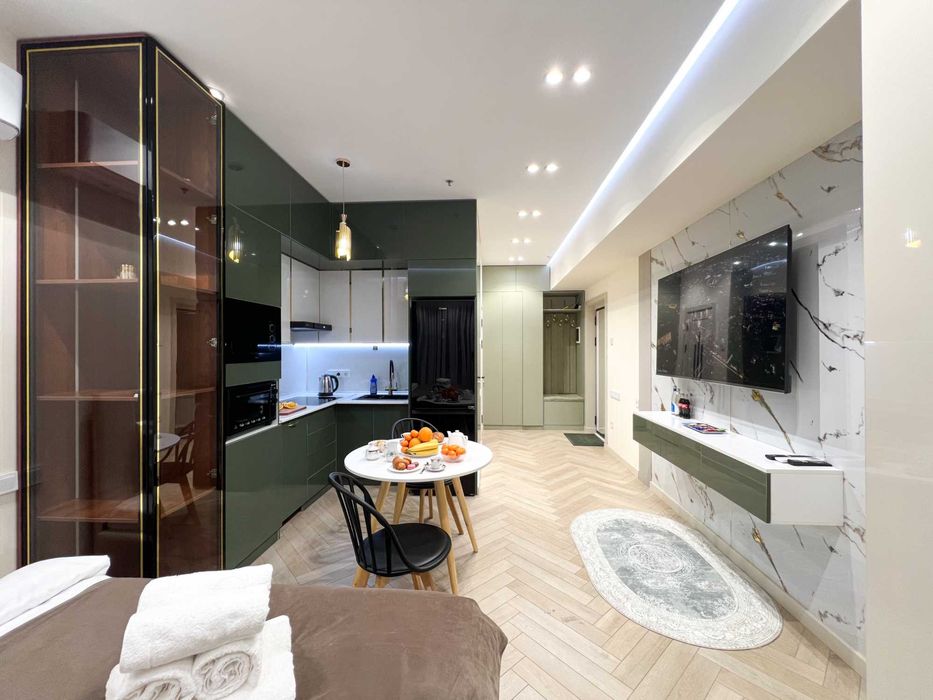 Светлая дизайнерская студия на 16 этаже в ЖК Modera Towers суточно