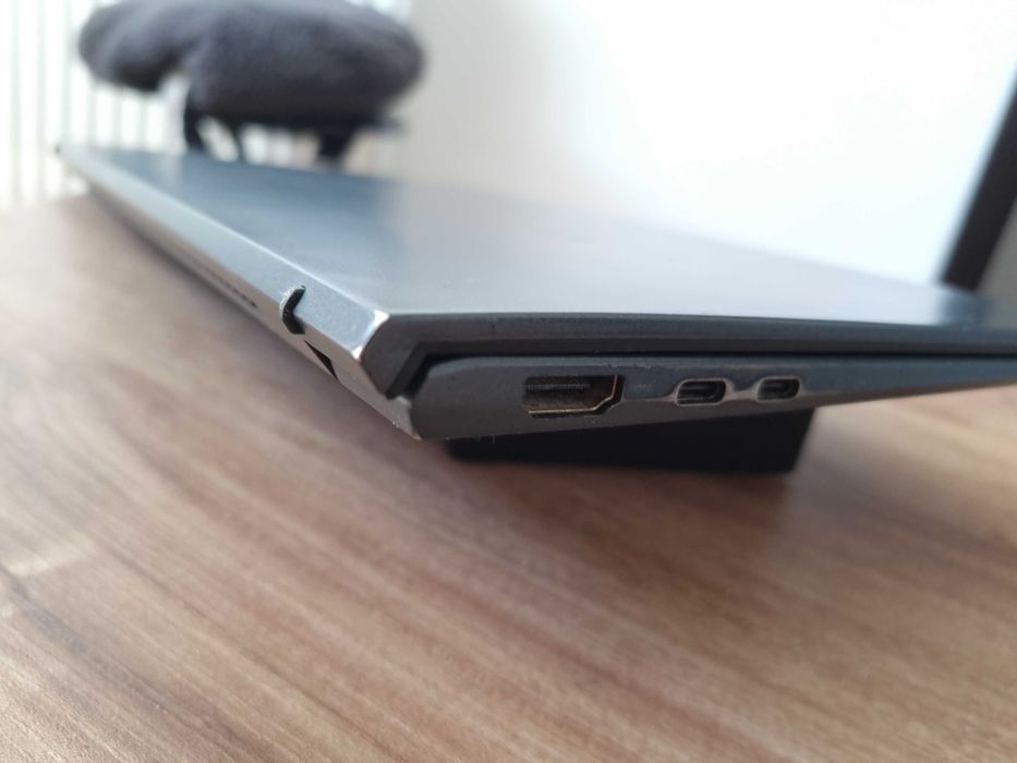 Laptop  ASUS ZenBook 14 UX435EAL – i7, 512GB SSD, ultraușo