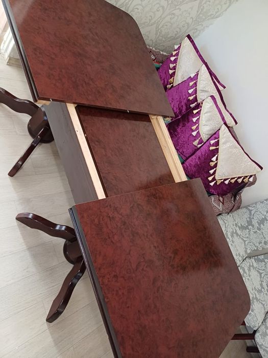 Стол для гостиной