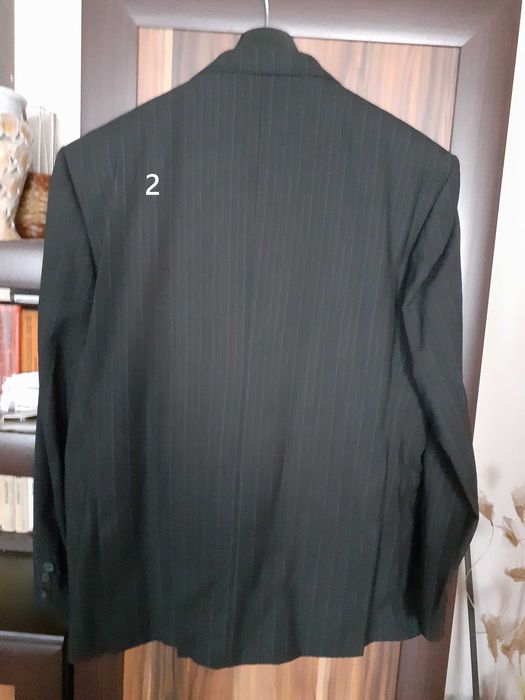 Официални мъжки костюми от 35 до 45 Евро.