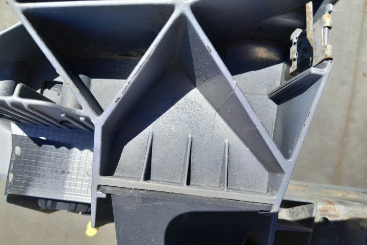 Trager / Calandru AM51-8B041-A AM51-8B041-A Ford C-Max a 2-a generati