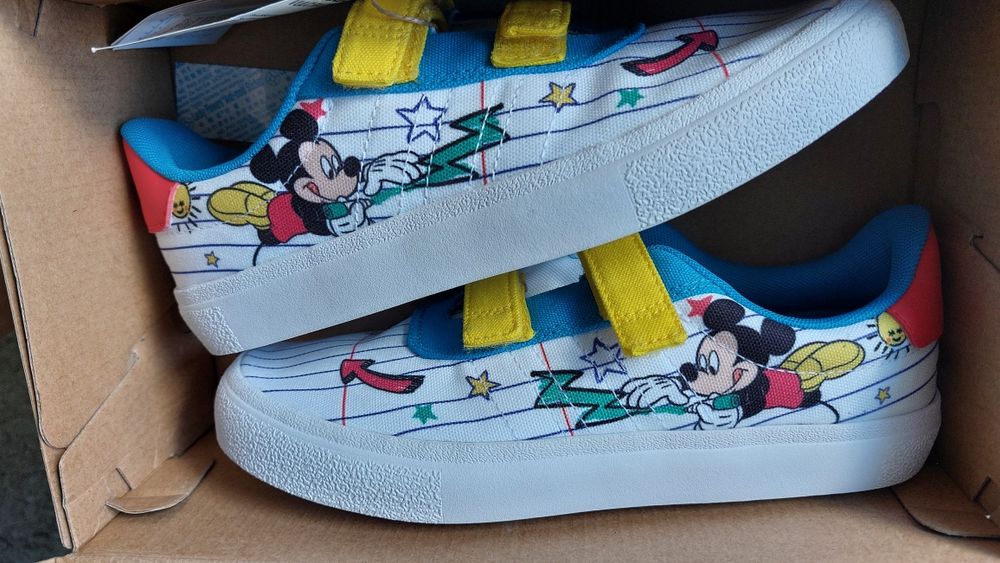Adidași Adidas Vulc Raid3R Mickey Mărime 35/22 cm interior.