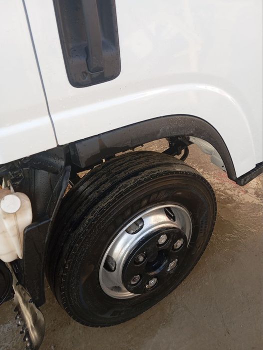 Isuzu shassi sotiladi.