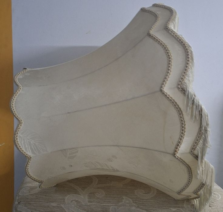 Abajur stare perfectă este fără picior suport  stare perfectă  200lei