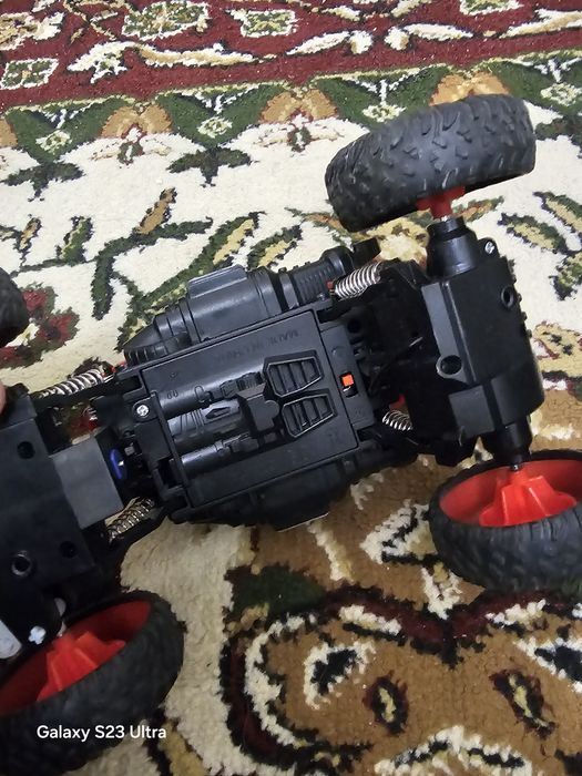 Машинка на пульте управления