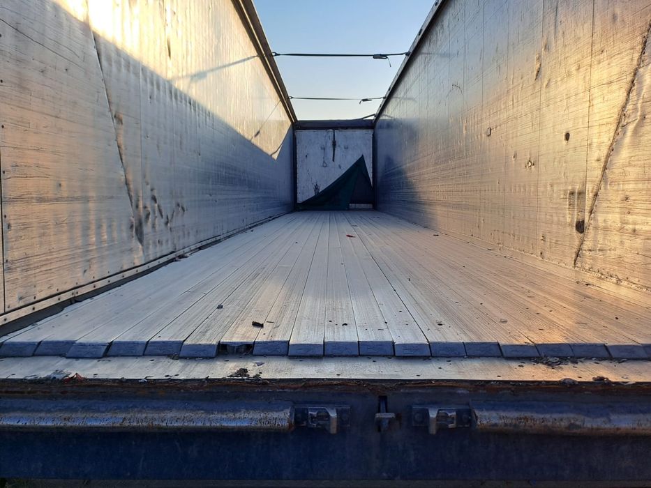 Vând Walking Floor !Preț 9000 euro .