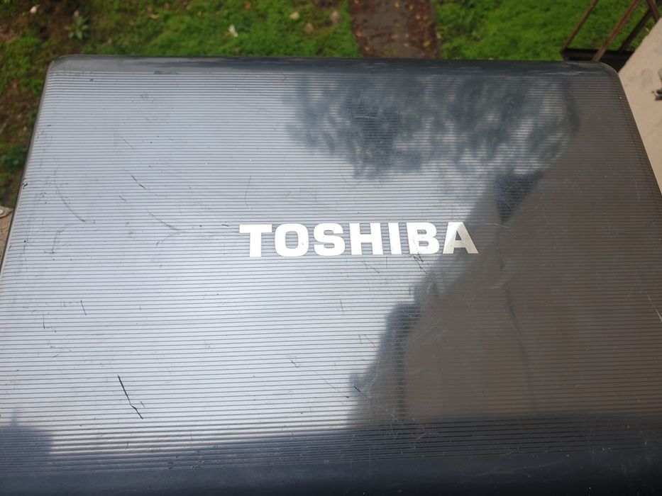 Toshiba satellite за ремонт или части.