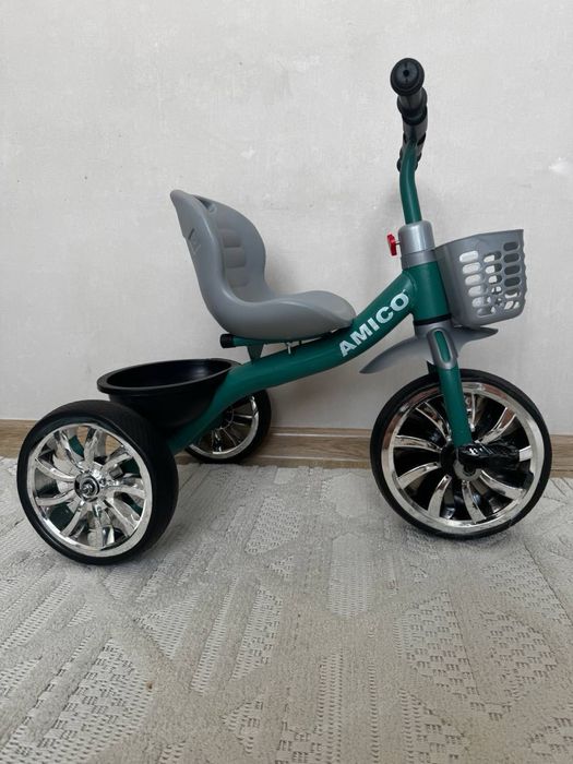 Трехколесный велосипед