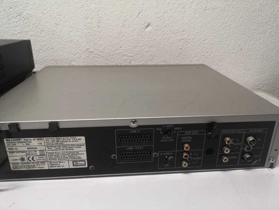 DVD/Video Player / Samsung / Sharp