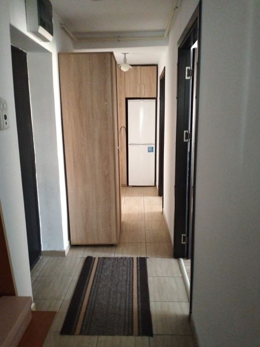 Inchiriez apartament cu 3 camere