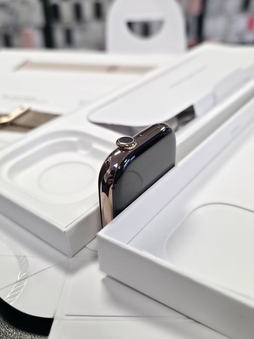 Apple Watch 10 / Cellular / Gold Titanium / 46mm / Gold Milanese/Delux