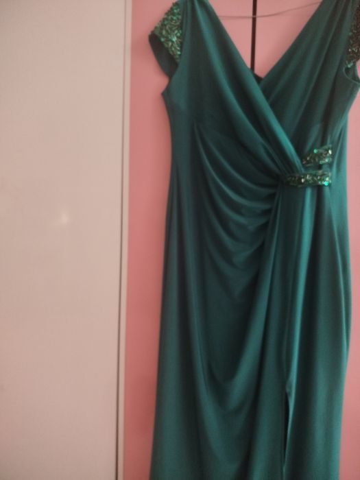 Чисто нова официална рокля