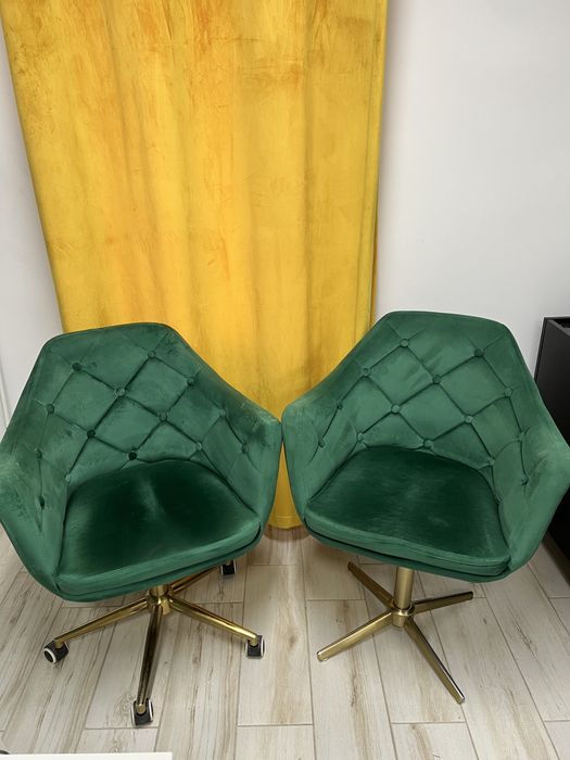 2 scaune verde smarald