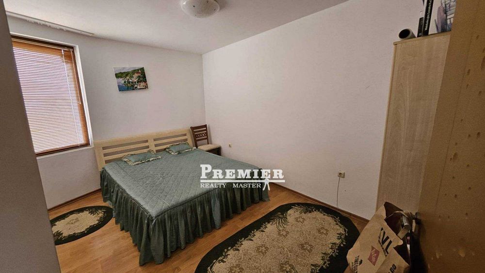 Продава се тристайен апартамент в град Бяла.
