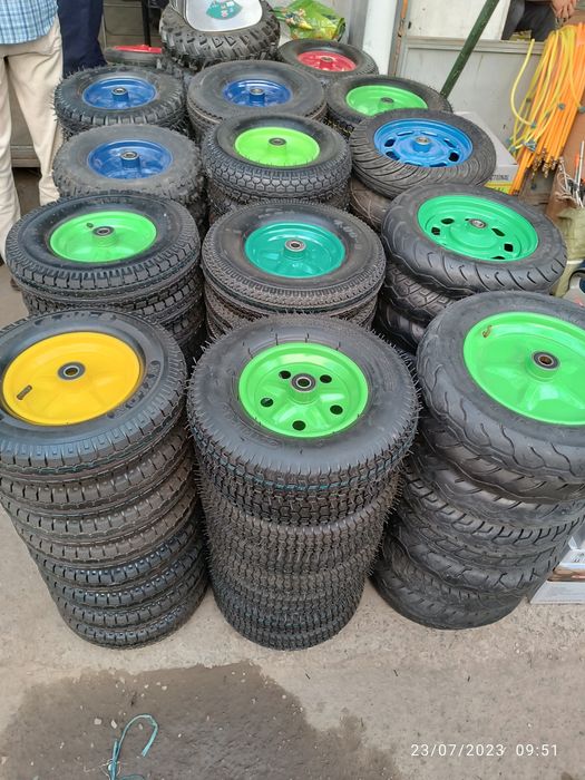 Arava va skuterlar balonlari