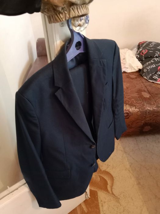 Продаётся костюм школьный