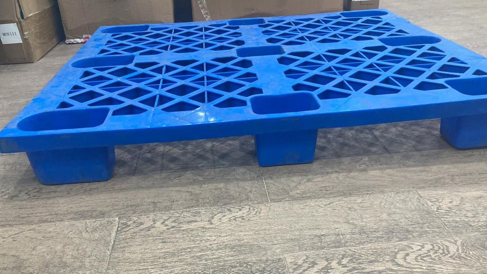 Пластиковые палеты сеточные