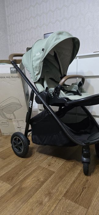 Продам коляску Joie
