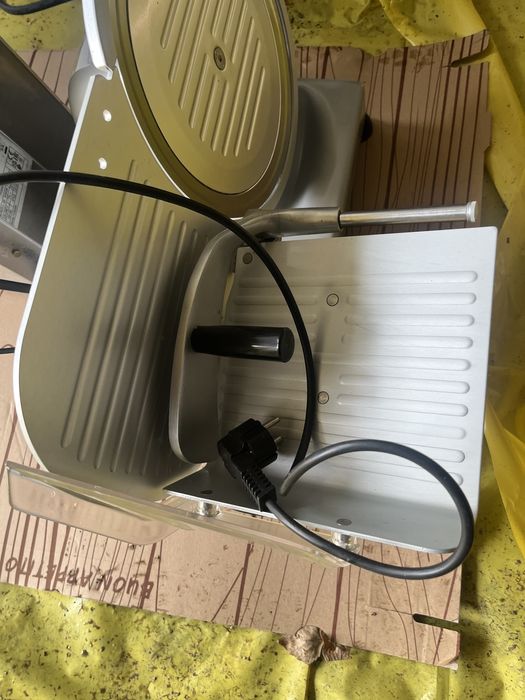 Фурна за пици, тестобъркачка, зеленчукорезачка