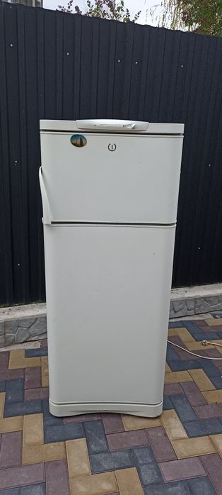 Холодильник Indesit