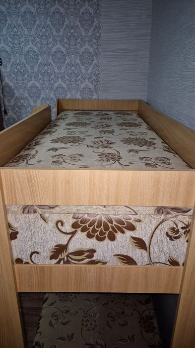 Двухярусная кровать продам самовывоз